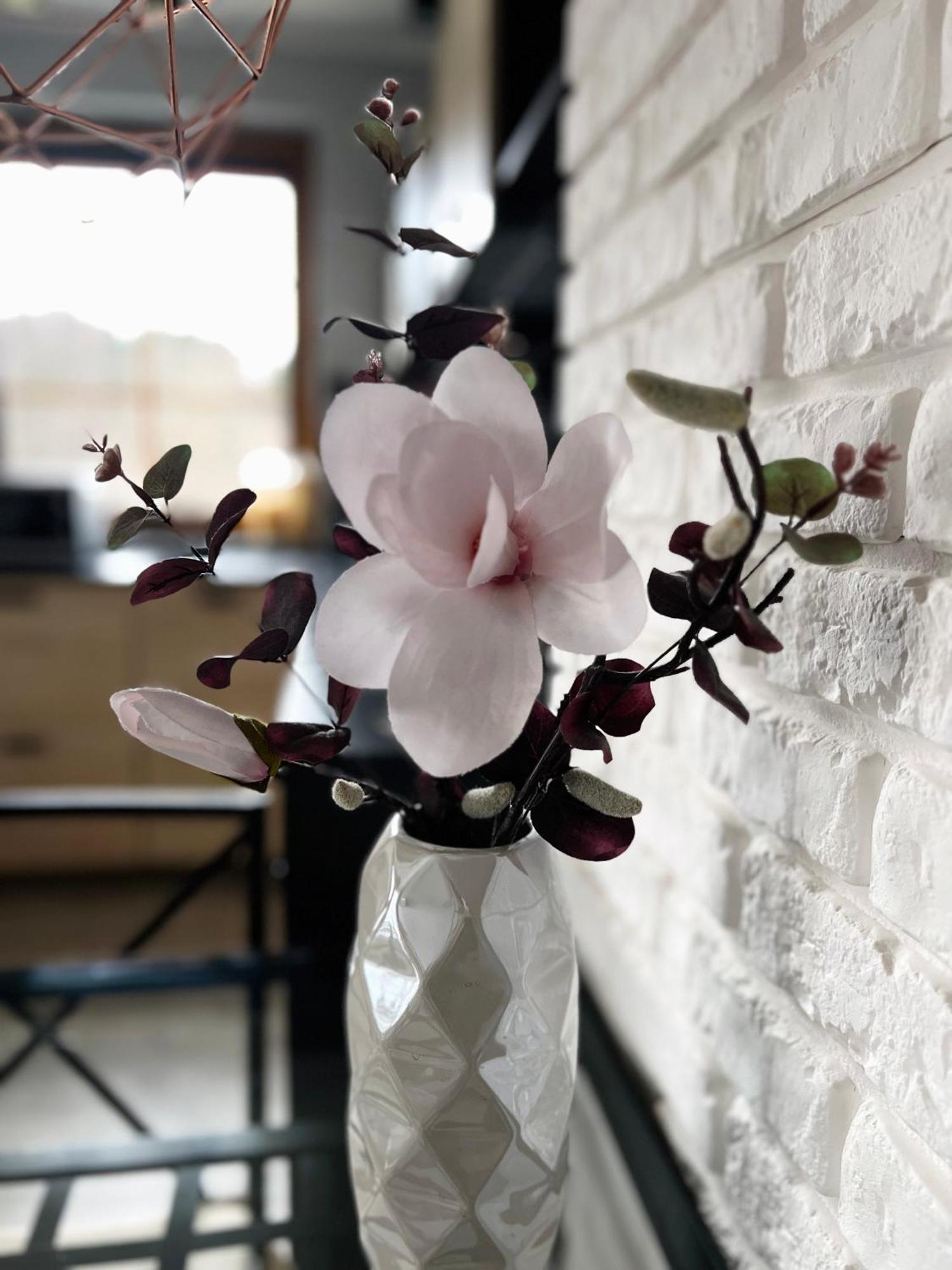 White View Rose Apartment